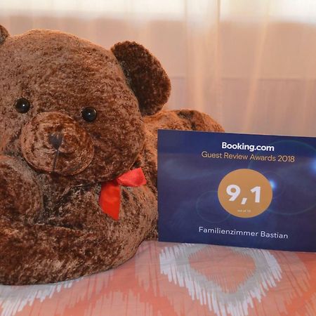 Familienzimmer Bastian Haibach  Ngoại thất bức ảnh